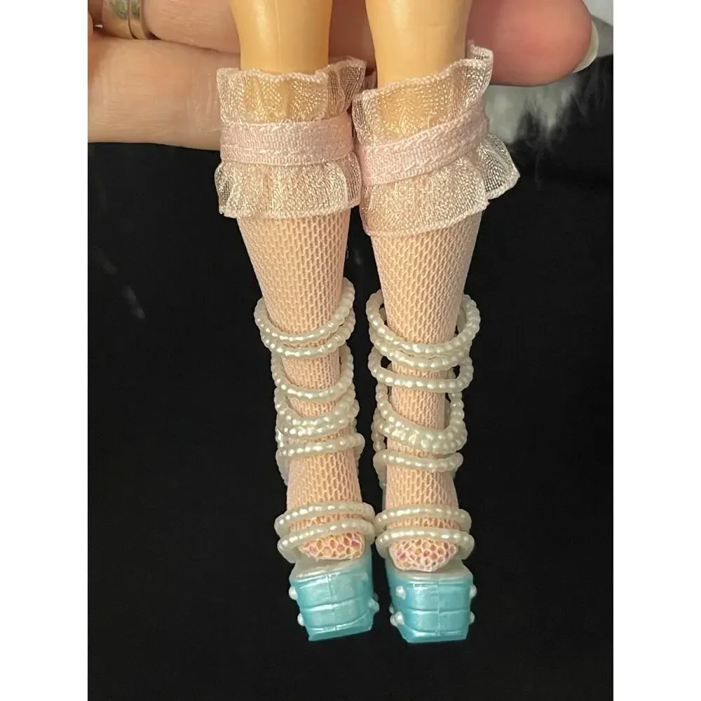 LOL Surprise OMG Fashion Show Hair Doll MGA Pearla Blue Heels Jacket